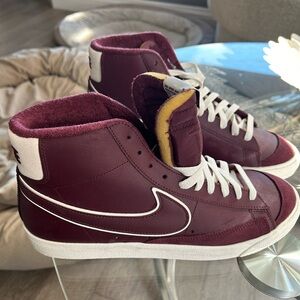 New never worn , Men’s Nike Hightops